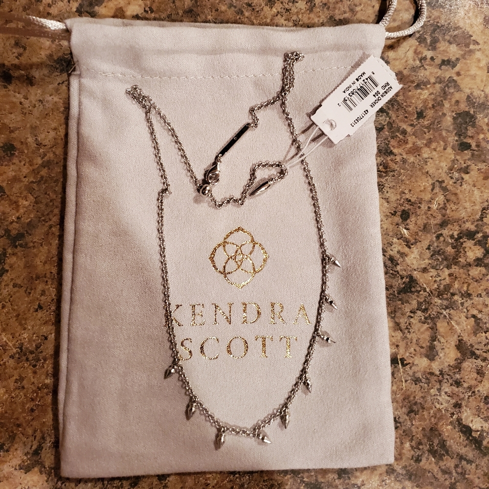 Kendra Scott necklace